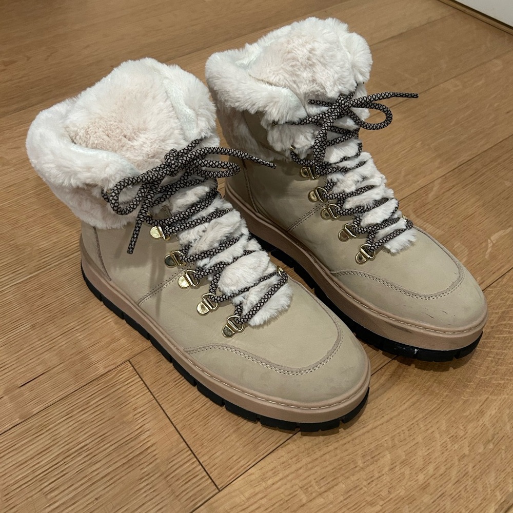 Pajar chalet women’s lace up sneaker boot size 8